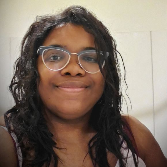 Meet your Posher, Letitia - Picture 1 of 1